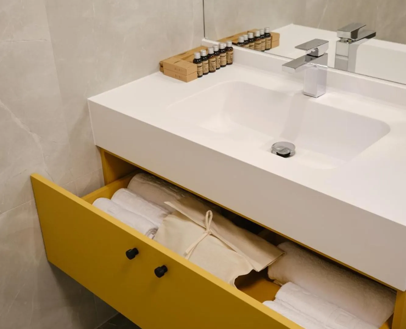 Blonde I One Bedroom Apartment I One Cotroceni Park Bucureşti